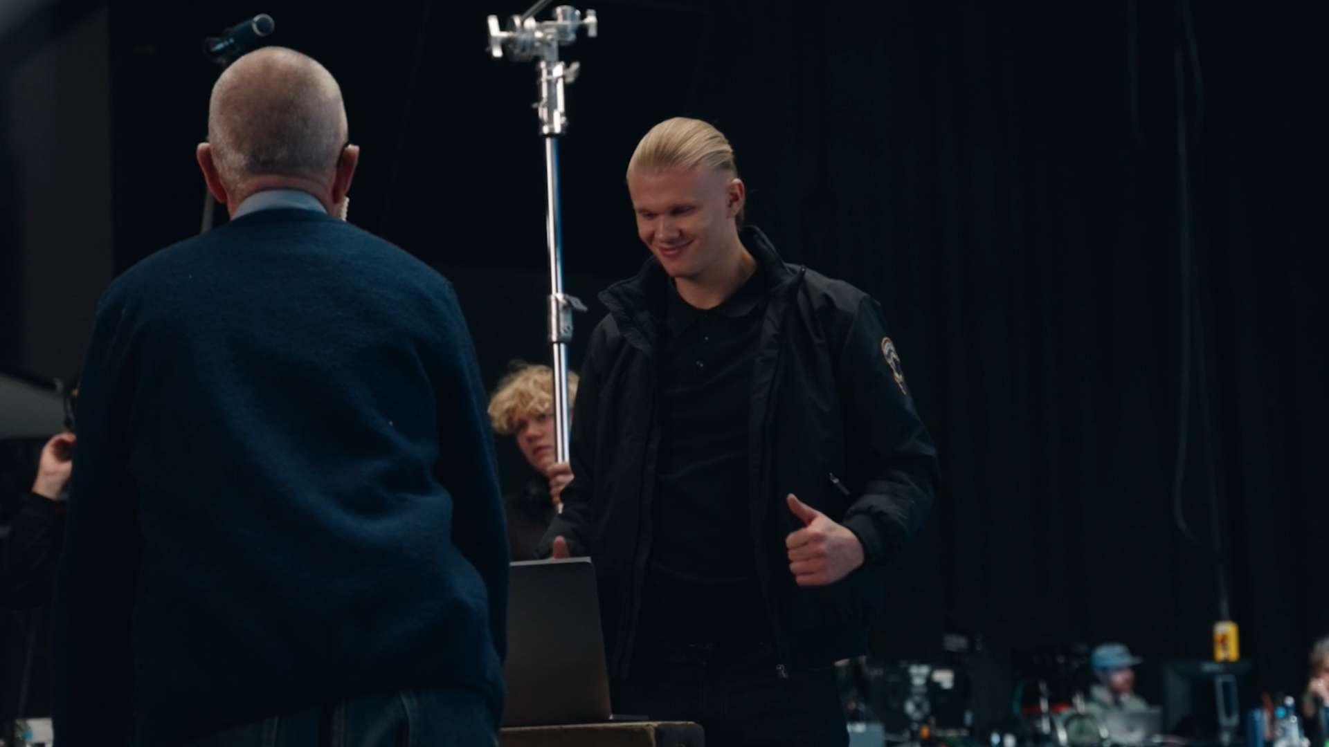 以揭示其背 以揭示其背